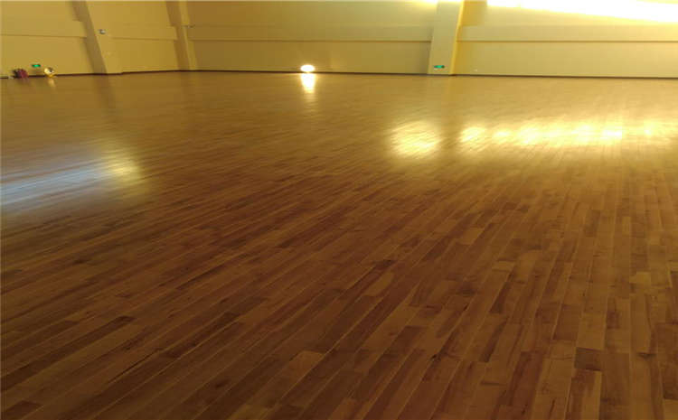 拼接板排球館木地板價(jià)格是多少錢(qián)？