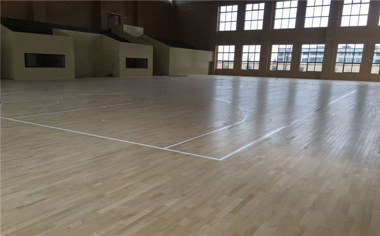 20厚羽毛球館木地板報價(jià)