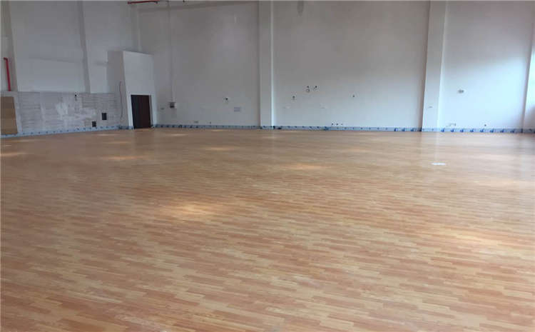 柞木運動(dòng)木地板施工方案