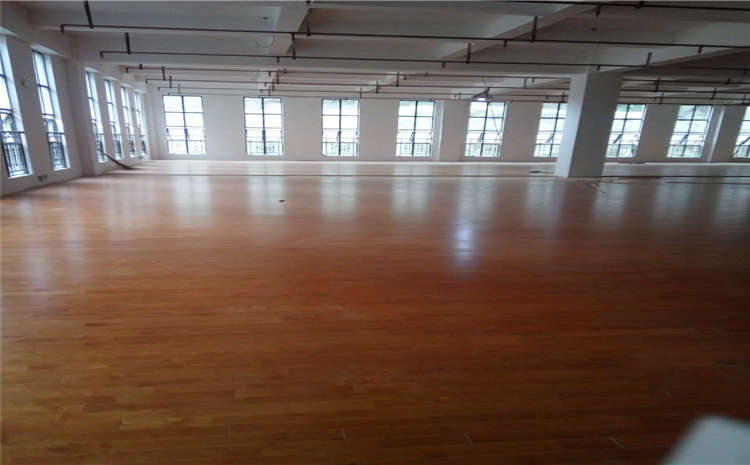拼接板羽毛球館木地板怎么保養？