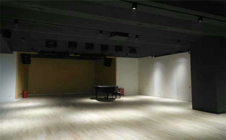 羽毛球館運動(dòng)木地板打磨翻新的標準