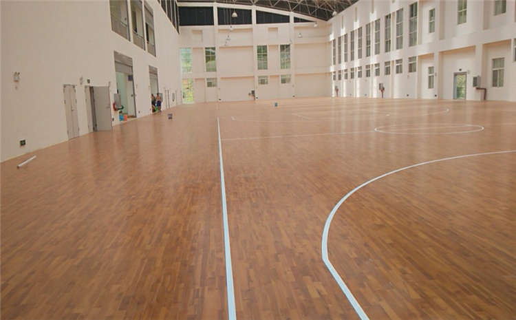 松木體育運動(dòng)地板怎么翻新