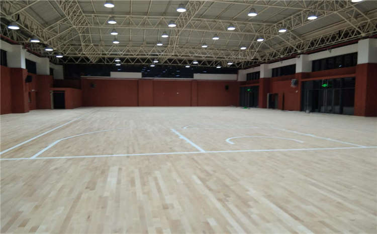 干貨分享：教你如何正確的選擇體育場(chǎng)館運動(dòng)木地板？
