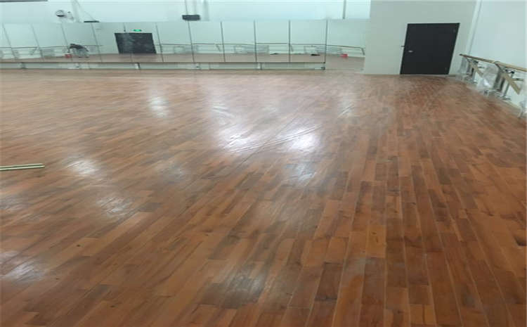 楓樺木木地板籃球館**是多少錢(qián)？