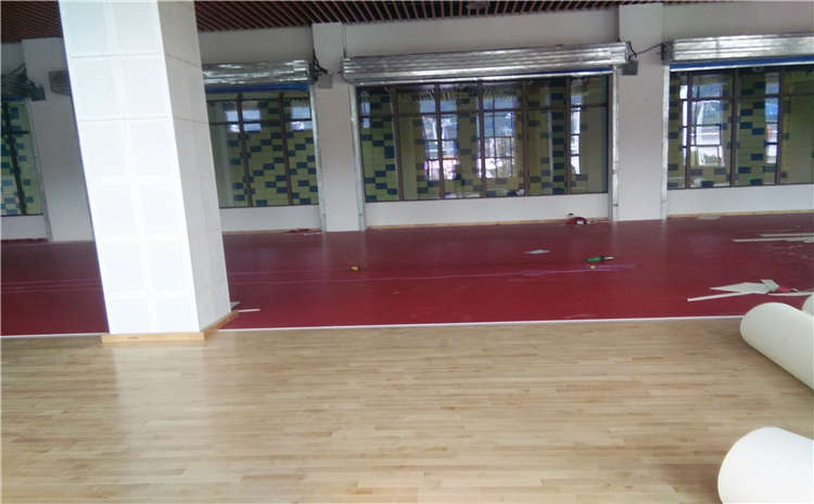 籃球館的籃球木地板中毛地板在結構中的作用