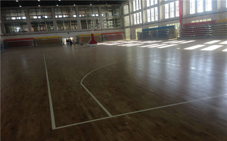 柞木體育運動(dòng)地板怎么翻新
