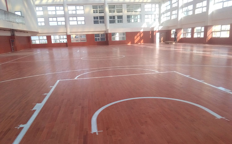 籃球場(chǎng)館為什么得鋪楓木籃球地板？