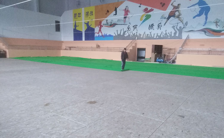 如何通過(guò)證書(shū)來(lái)辨別籃球館運動(dòng)木地板質(zhì)量的好壞？
