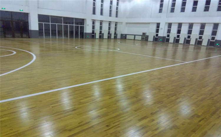 選購籃球館運動(dòng)木地板需要注意：性?xún)r(jià)比≠價(jià)格低