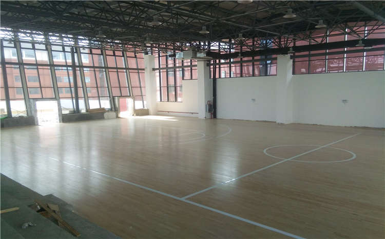 楓木籃球運動(dòng)地板價(jià)格