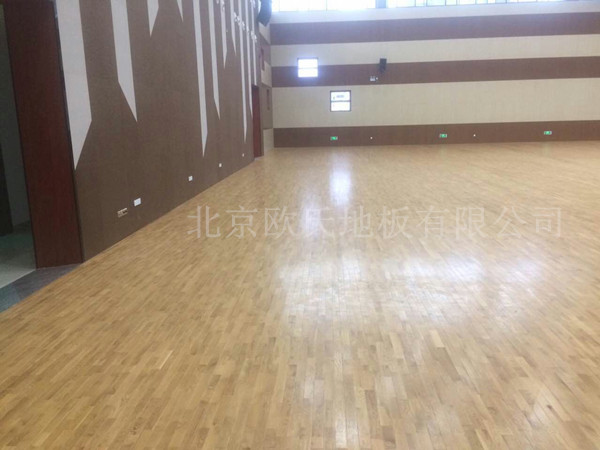 廈門(mén)翔安**實(shí)驗小學(xué)體育館柞木地板案例-2