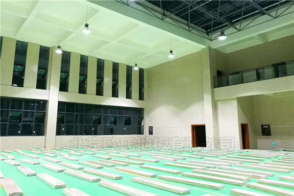 四川瀘州市敘永縣城西實(shí)驗學(xué)校運動(dòng)木地板鋪設工程案例-1