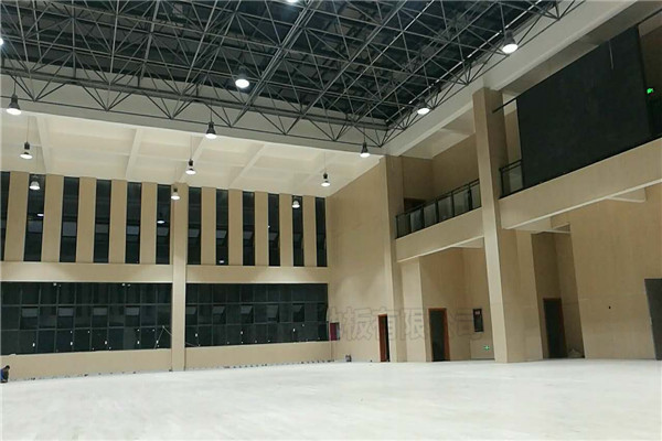 四川瀘州市敘永縣城西實(shí)驗學(xué)校運動(dòng)木地板鋪設工程案例-3