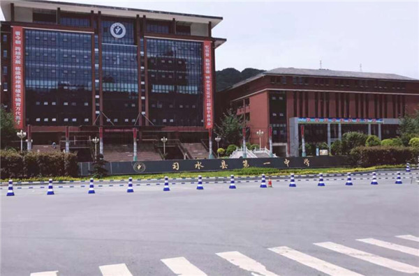 貴州省遵義市習水縣**中學(xué)籃球館木地板案例