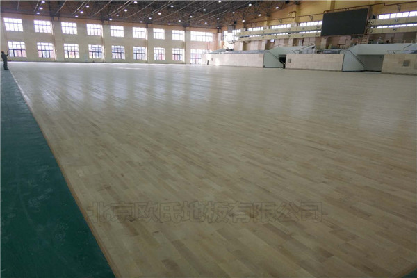 廣東湛江鋼鐵廠(chǎng)籃球館木地板案例