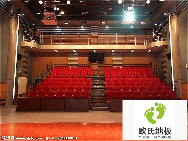 實(shí)木運動(dòng)地板之舞臺用木地板