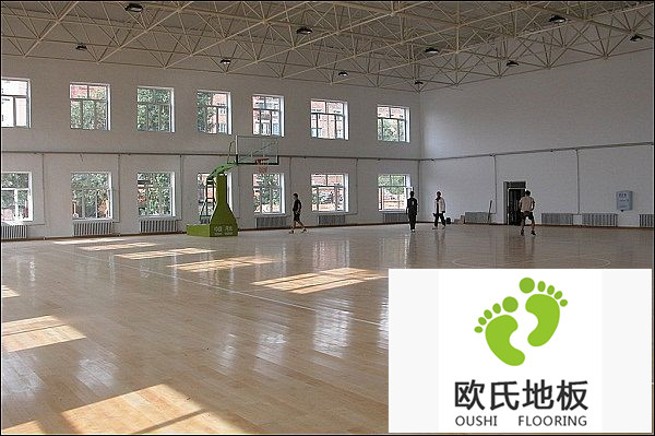實(shí)木運動(dòng)地板翻新流程介紹