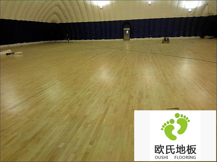 體育館地板的保護層起什么作用？