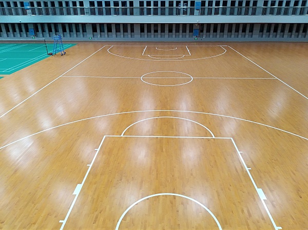 選擇專(zhuān)業(yè)籃球館地板，得做這些事