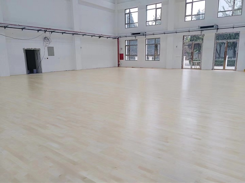 北京空軍某部室內球場(chǎng)木地板竣工